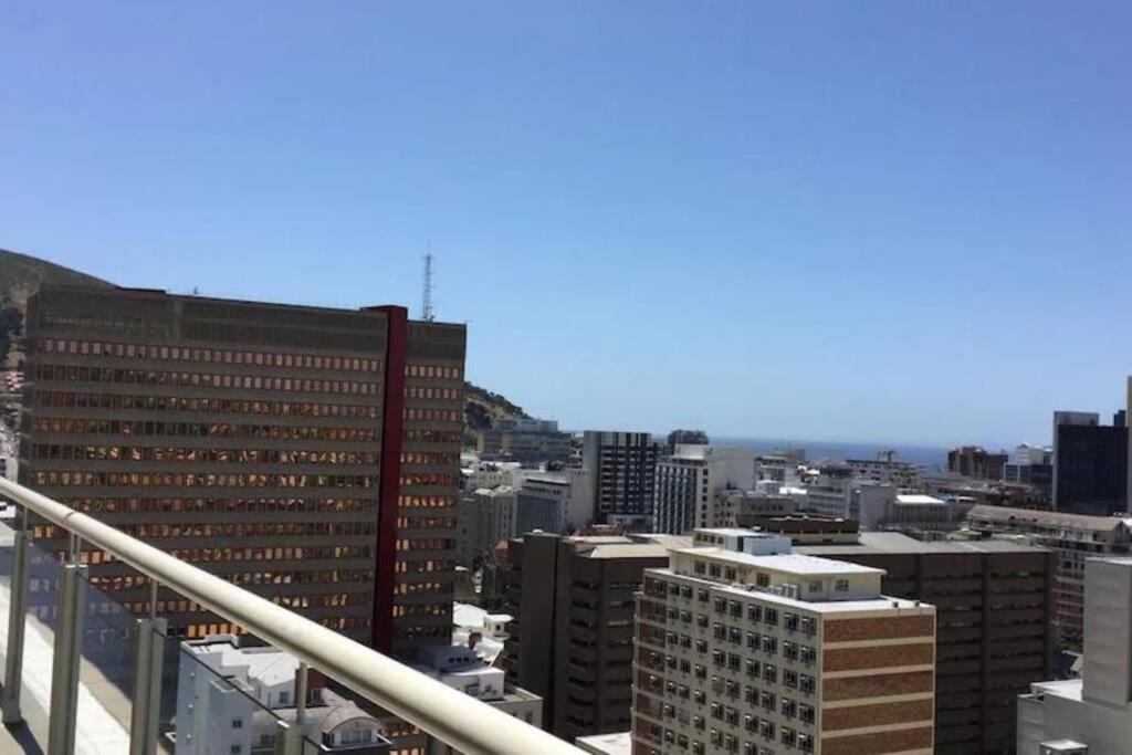 Apartment Modern, Trendy And Comfortable 2 Bedroom In *