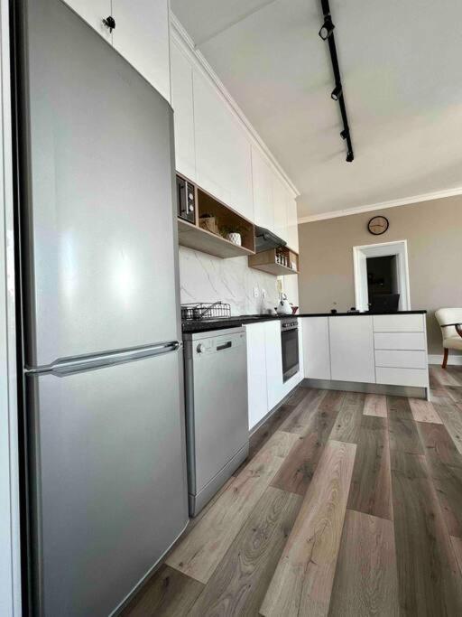 Apartment Modern, Trendy And Comfortable 2 Bedroom In