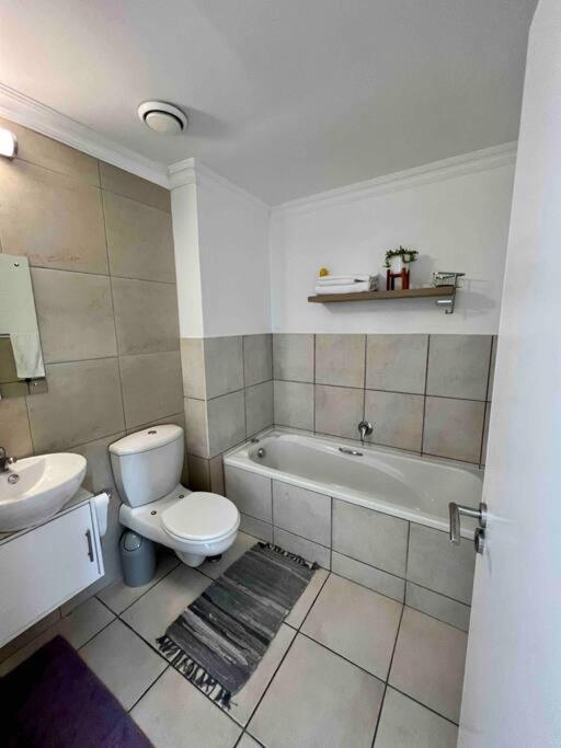 Modern, Trendy And Comfortable 2 Bedroom In *