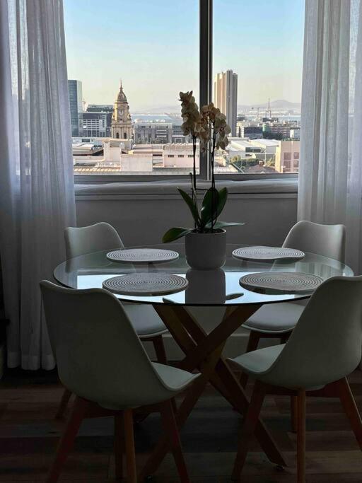 Modern, Trendy And Comfortable 2 Bedroom In Kapstadt