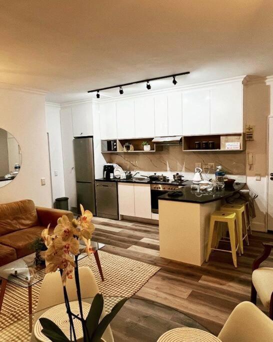 Modern, Trendy And Comfortable 2 Bedroom In *