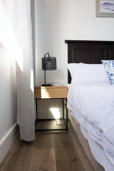 Modern, Trendy And Comfortable 2 Bedroom In Kapstadt