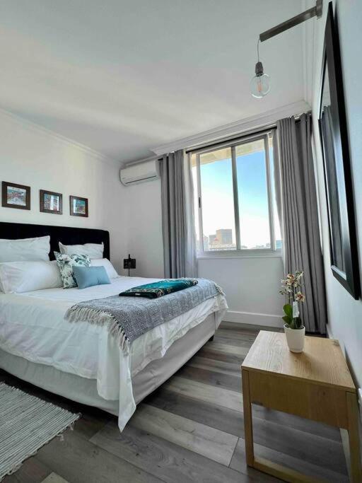 Modern, Trendy And Comfortable 2 Bedroom In Apartment *