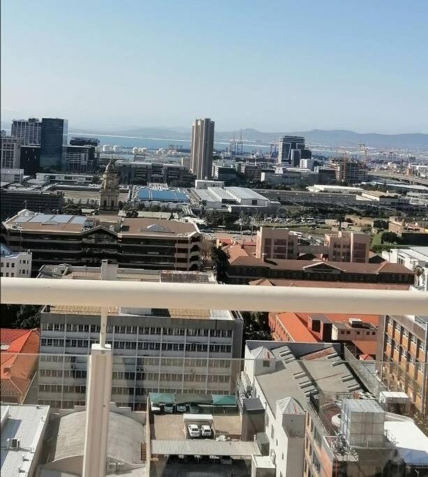 Apartment Modern, Trendy And Comfortable 2 Bedroom In *