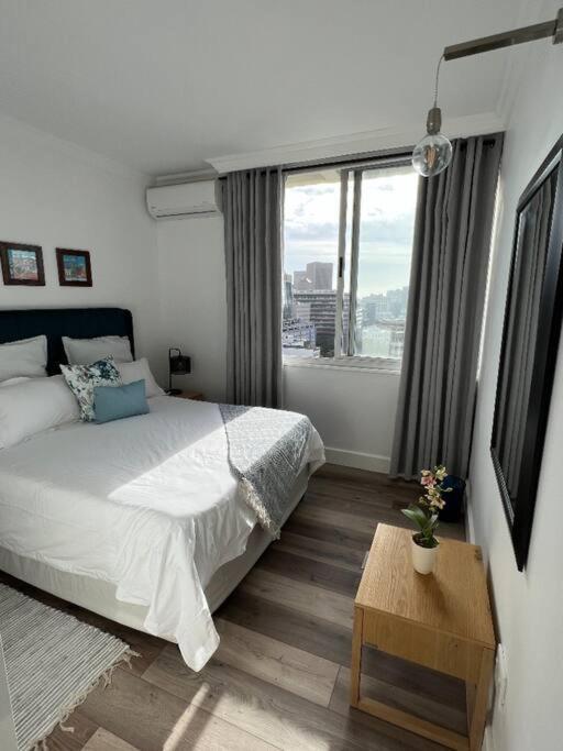 Modern, Trendy And Comfortable 2 Bedroom In Apartment *