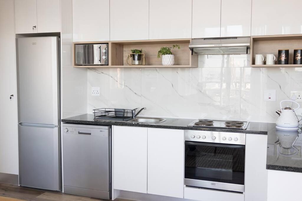 Modern, Trendy And Comfortable 2 Bedroom In Apartment
