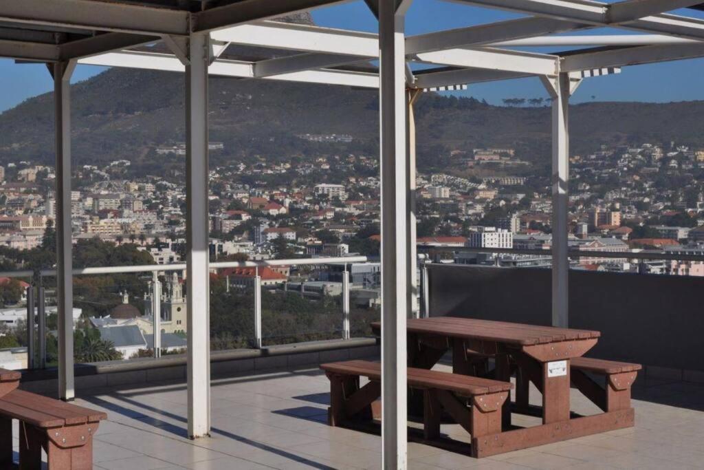 Modern, Trendy And Comfortable 2 Bedroom In Apartment